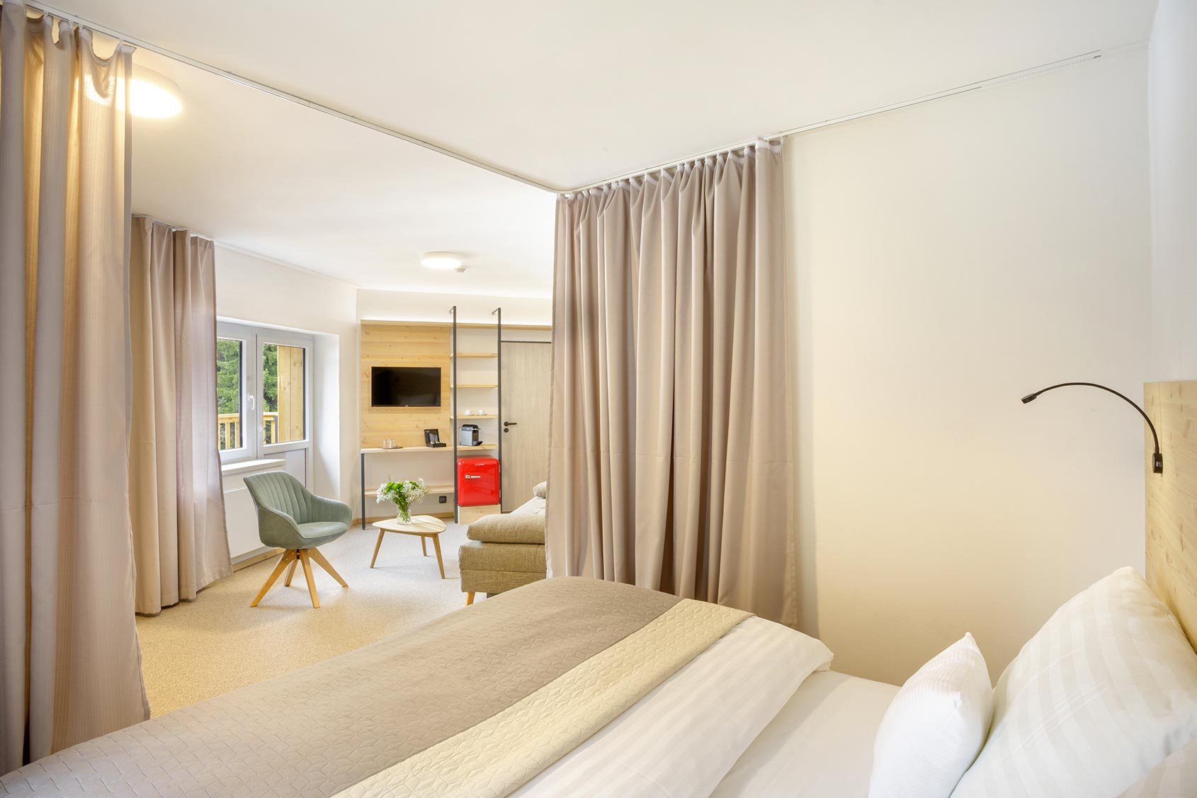 Bellevue Ski & Spa Hotel Harrachov DVOULŮŽKOVÝ SUPERIOR S BALKONEM A ROZKLÁDACÍ POHOVKOU